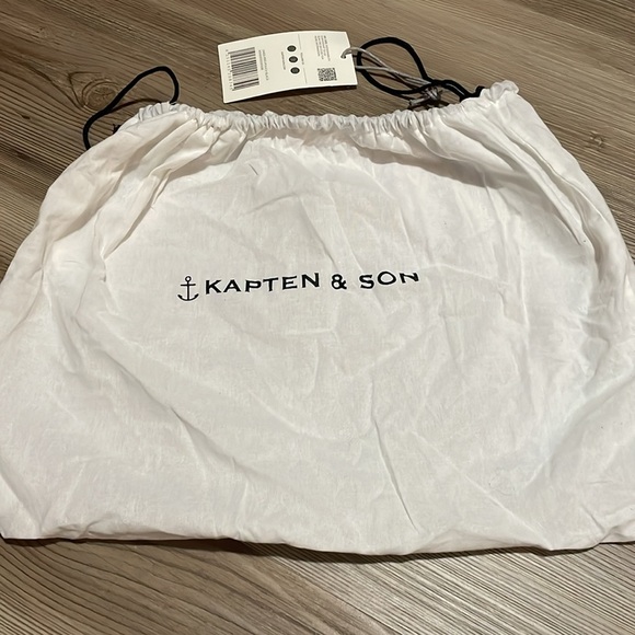 Kapten & Son Umea Pro Pouch Black 9” X 9” Vegan Leather Dust bag included - Picture 10 of 10